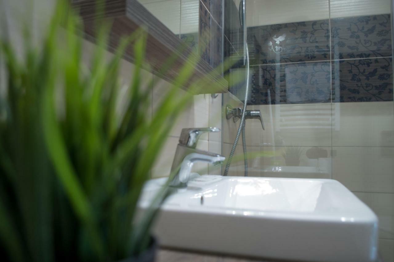 Platina Apartman Apartment ชาร์วาร์ ภายนอก รูปภาพ